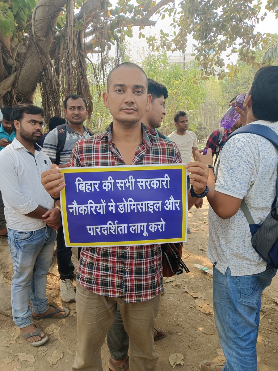 Rajan parkash🫶 (@kinglight8474) on Twitter photo 5 जून को सभी को पटना आना ही होगा इस बार किन्तु परंतु नहीं चलेगा, अगर इस बार आप नहीं आए तो आप कायर हैं जो अपनी मांग सरकार से नहीं ले सकता है। #बिहार_माँगे_डोमिसाइल #डोमिसाइल_नहीं_तो_वोट_भी_नहीं <a href="/KashishBihar/">Kashish News</a> <a href="/amitkvikram/">Amit Vikram</a> <a href="/SubeshThakur/">Subesh Thakur</a> <a href="/DainikBhaskar/">Dainik Bhaskar</a> <a href="/kinglight8474/">Rajan parkash🫶</a> 5 जून को सभी को पटना आना ही होगा इस बार किन्तु परंतु नहीं चलेगा, अगर इस बार आप नहीं आए तो आप कायर हैं जो अपनी मांग सरकार से नहीं ले सकता है। #बिहार_माँगे_डोमिसाइल #डोमिसाइल_नहीं_तो_वोट_भी_नहीं <a href="/KashishBihar/">Kashish News</a> <a href="/amitkvikram/">Amit Vikram</a> <a href="/SubeshThakur/">Subesh Thakur</a> <a href="/DainikBhaskar/">Dainik Bhaskar</a> <a href="/kinglight8474/">Rajan parkash🫶</a>
