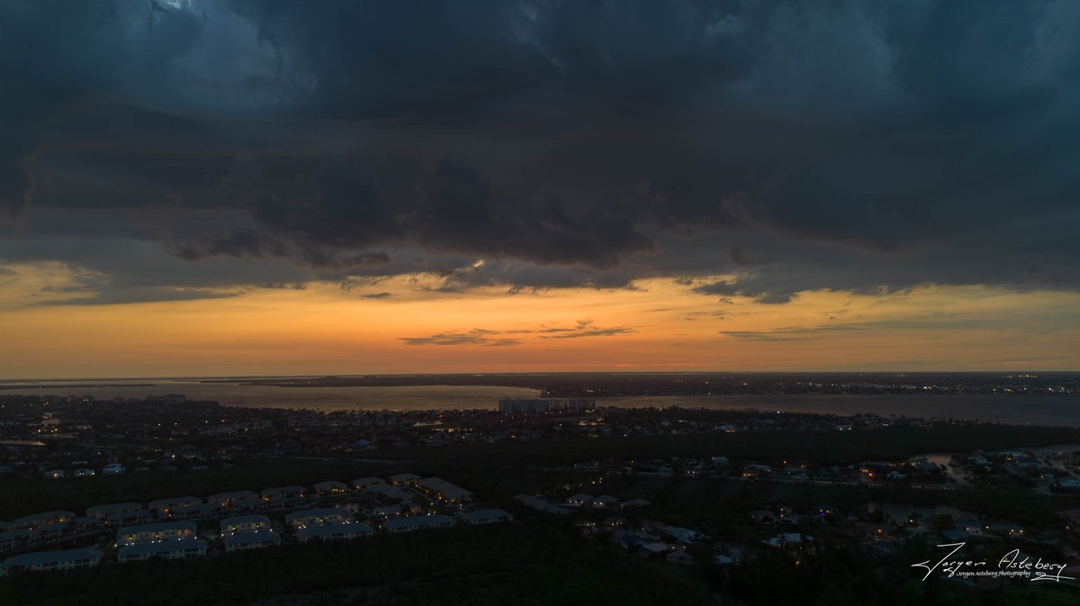 jka62's tweet image. Caloosahatchee River sunset. Looking North and looking west. @MattDevittWX