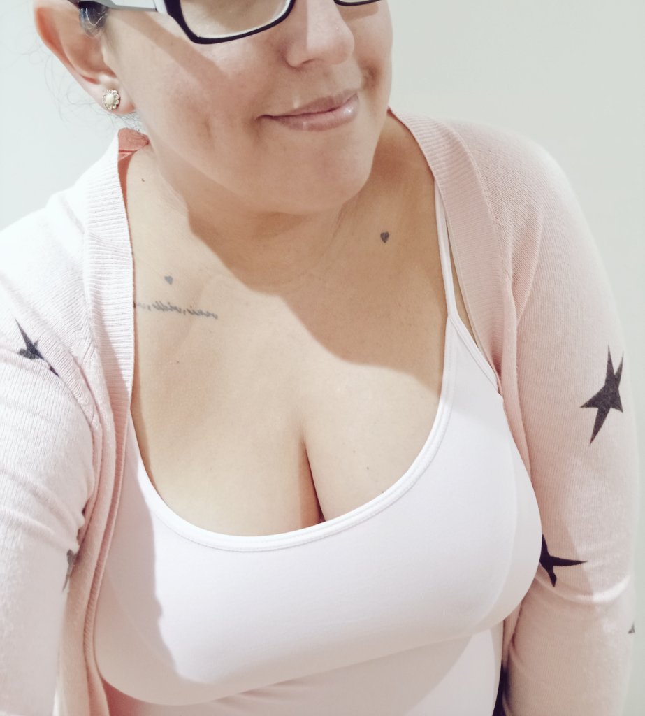 VirginFans's tweet image. Bellos y bellas #segundo #look #pinky #style #soft #warm #rosa #suave #boobs #ViernesDeSeducción #FridayVibes #FridayFeeling #FridayMotivation #ViernesCogelón #tattoos #ink #art #smile en casa empieza el #findesemana 😋😍🤗😇💕💖