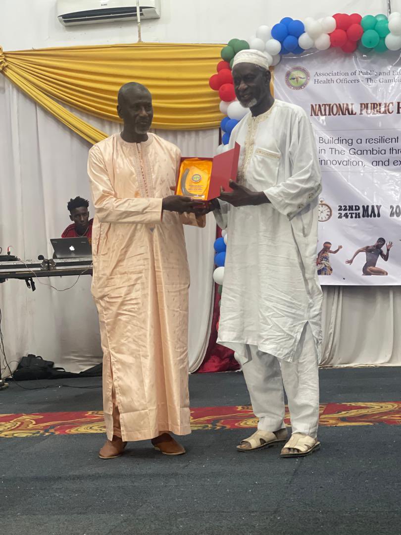 ImamADibba's tweet photo. Proud family day

Father gets recognized at the National Public Health Convergence as Public Health Educationist. Alhamdulillah 

Continuously proudly serving his nation https://t.co/RlaOyGXba2