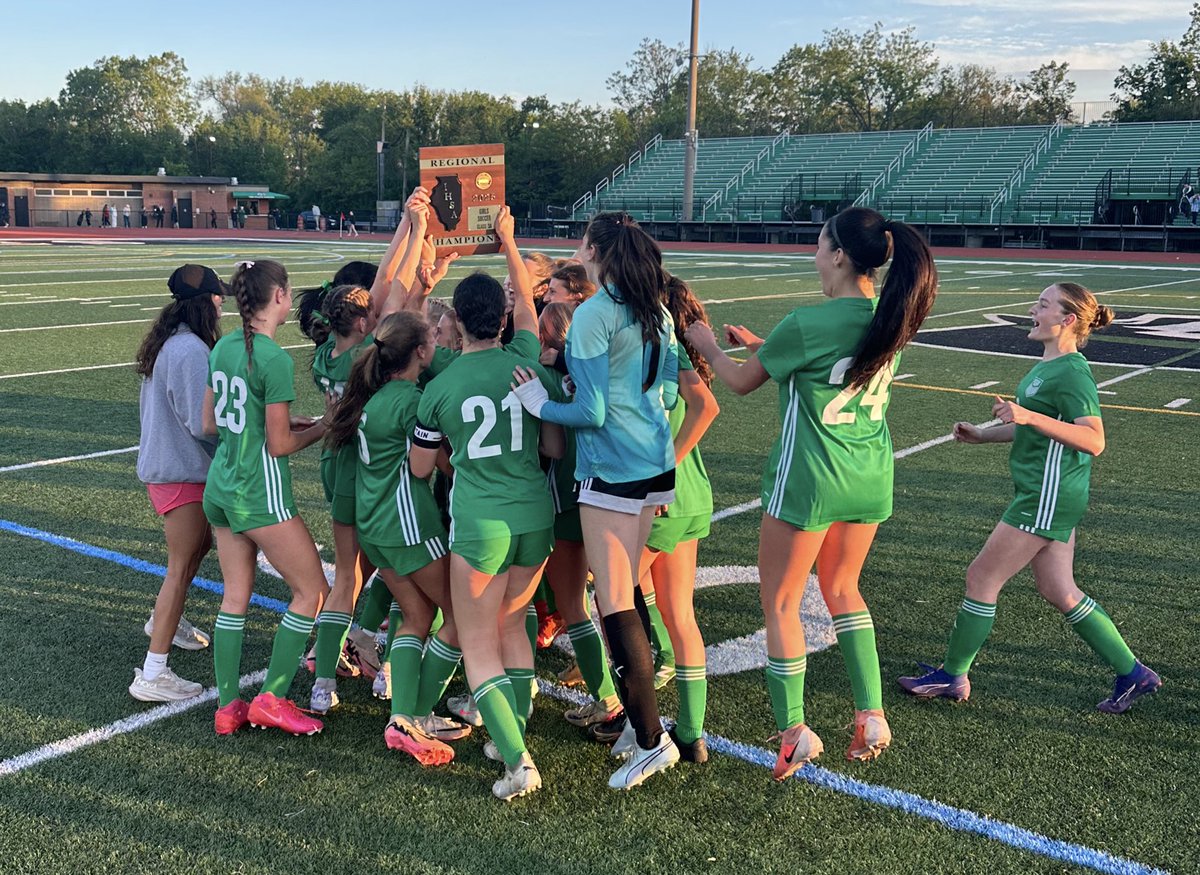 YorkAthletics's tweet photo. Girls’ Soccer
IHSA REGIONAL CHAMPIONS!  
York  2
Downers Grove South  0
Nice job DUKES! https://t.co/rnHALHPVFV