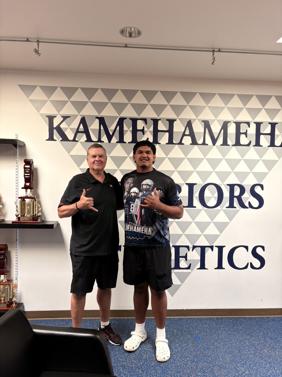 Malakai Lee (@malakailee2) on Twitter photo 🔴⚫️ Go Dawgs!! Mahalo <a href="/GeorgiaFootball/">Georgia Football</a> <a href="/SSearels/">Stacy Searels</a> for coming all the way back out to Hawaii <a href="/KSKAthletics/">Kamehameha Kapalama Athletics</a>. Appreciate you spending that time with me. Can’t wait to be back in Athens. 🐾🐾 <a href="/KirbySmartUGA/">Coach Kirby Smart</a> <a href="/CoachMikeBobo/">Coach Mike Bobo</a> <a href="/coachKub_70/">Edmund Kugbila</a>
#IMUA 🔴⚫️ Go Dawgs!! Mahalo <a href="/GeorgiaFootball/">Georgia Football</a> <a href="/SSearels/">Stacy Searels</a> for coming all the way back out to Hawaii <a href="/KSKAthletics/">Kamehameha Kapalama Athletics</a>. Appreciate you spending that time with me. Can’t wait to be back in Athens. 🐾🐾 <a href="/KirbySmartUGA/">Coach Kirby Smart</a> <a href="/CoachMikeBobo/">Coach Mike Bobo</a> <a href="/coachKub_70/">Edmund Kugbila</a>
#IMUA