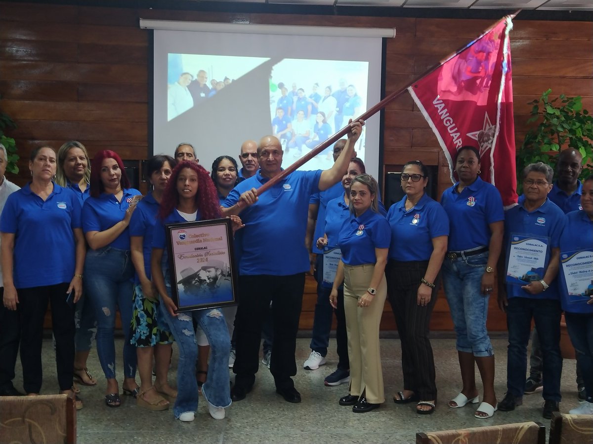 coralsacuba's tweet photo. 🏆💙 Cuando el compromiso y la pasión se unen, los resultados brillan.
 Por segundo año consecutivo el colectivo de Coralac S.A, recibe la condición de Vanguardia Nacional.  
Desde la Corporación Alimentaria S.A, enviamos la felicitación para todos sus colaboradores 👏. https://t.co/GT3ie7JFOQ