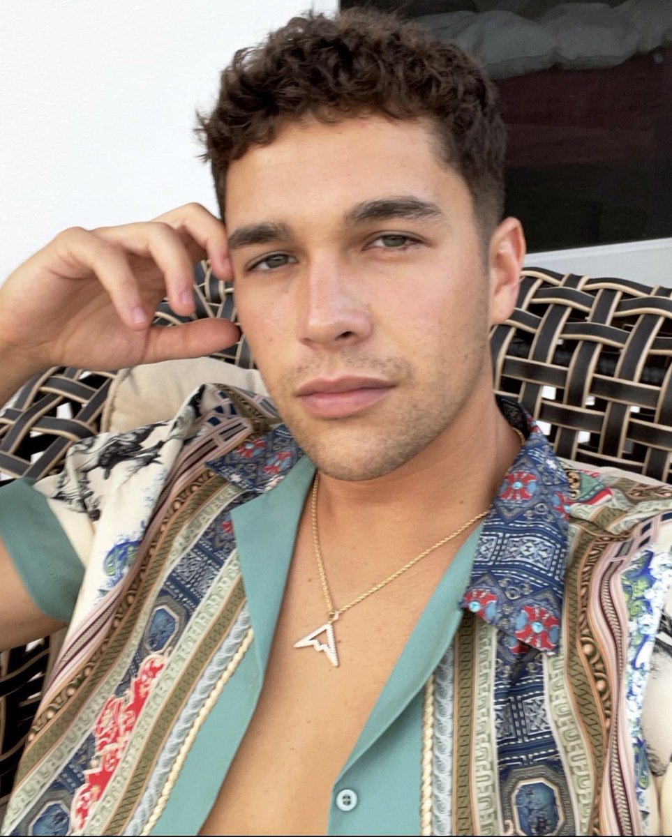 Enjoying my downtime before the rest of the year is packed with you TanFans in venues all over the world 😘