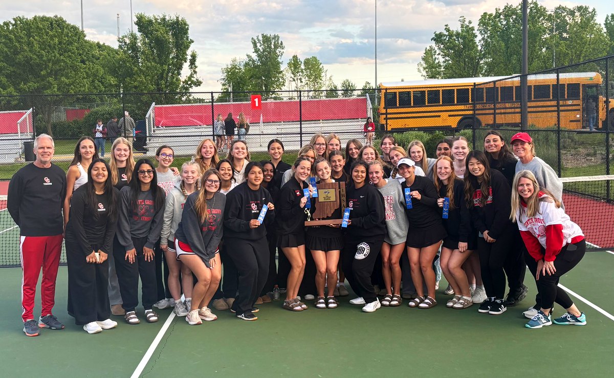 CGSportsNetwork's tweet image. CG girls' tennis wins the 2025 Sectional Championship! CG beat Franklin, the three-time defending Sectional champion, 3-2. This is the Trojans' 32nd Sectional. CG hosts the Regional semifinal on Tuesday at 5PM.