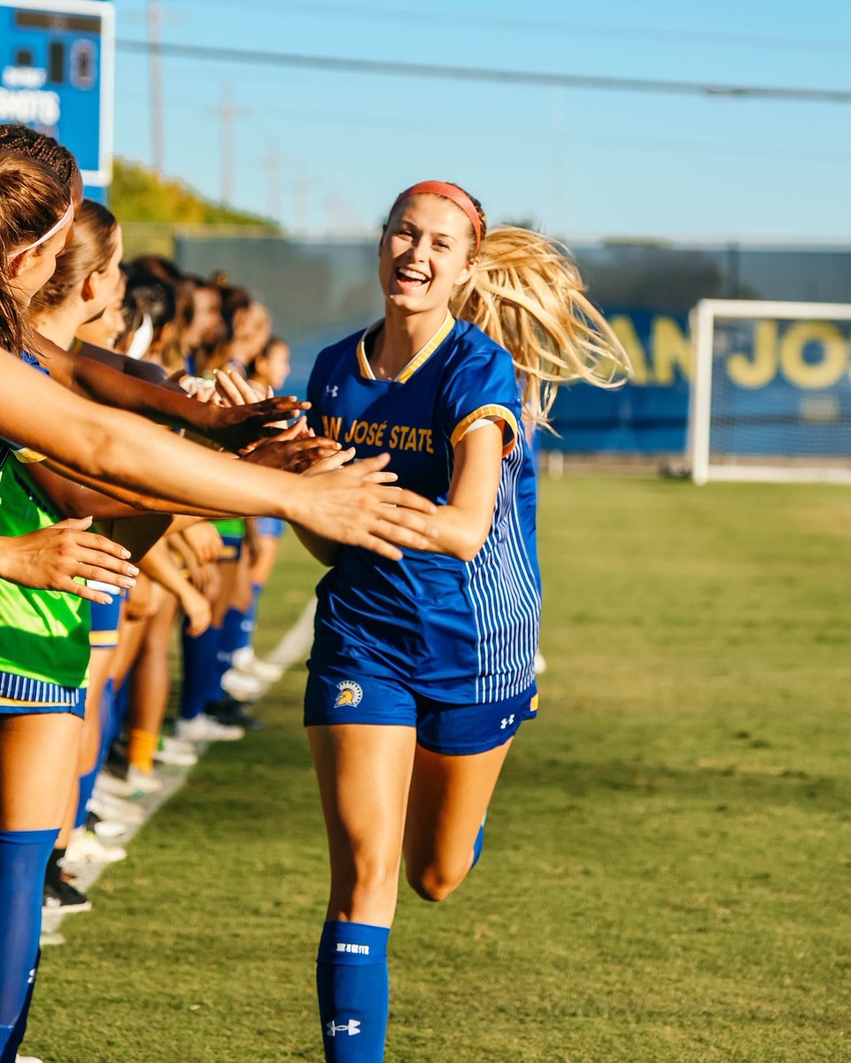 sjsuwsoc's tweet image. CONGRATS Taylor! 🎓🎉
Taylor is graduating Summa Cum Laude with a Bachelors Degree in Finance ✨
She now plans to move to New York City to start her career in consulting with Adobe ⚔️
#AllSpartans