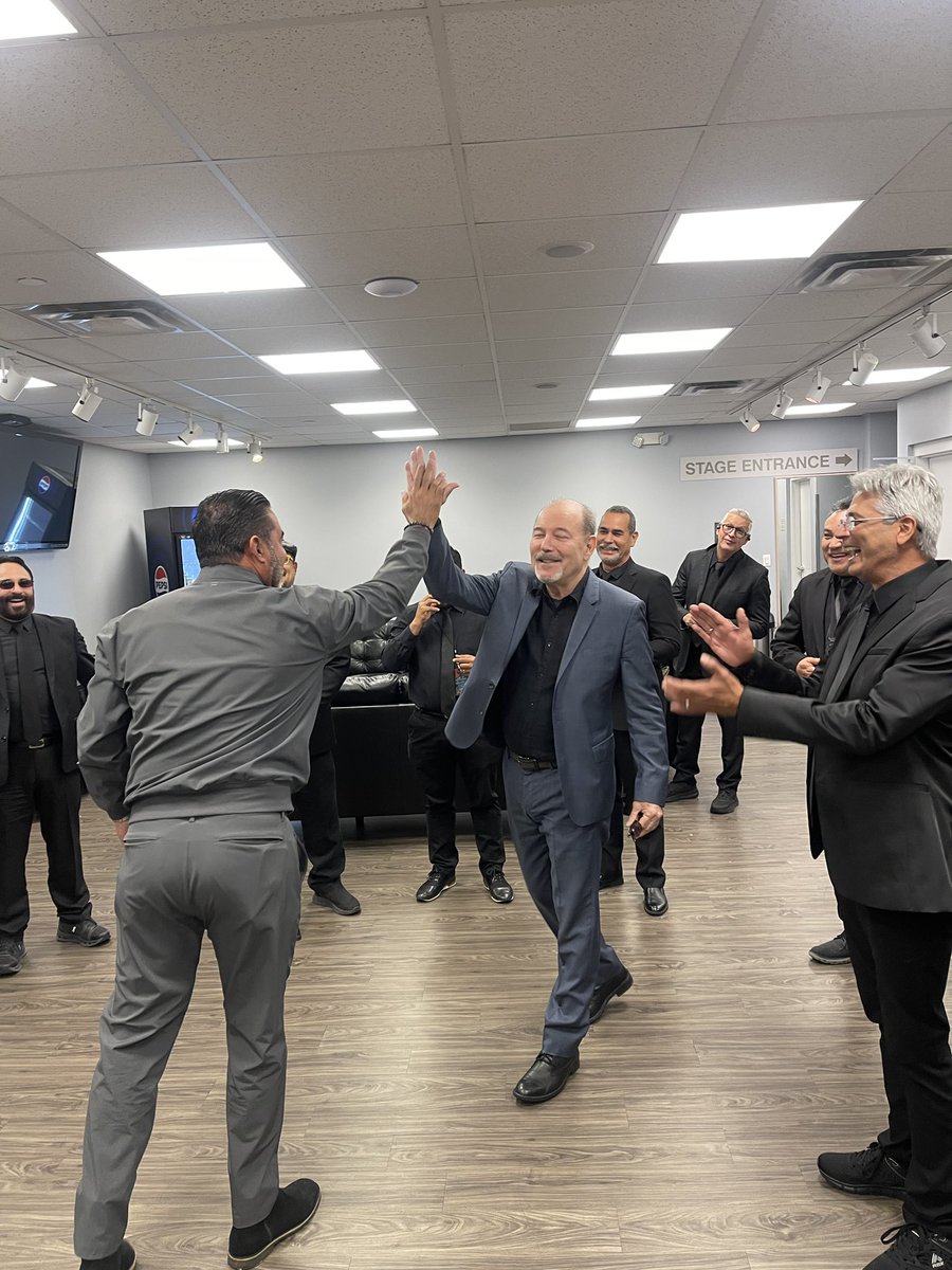 <a href="/OzzieGuillen/">Ozzie Guillen</a> y  su nuevo coach para esta temporada 😂 <a href="/rubenblades/">Rubén Blades</a>