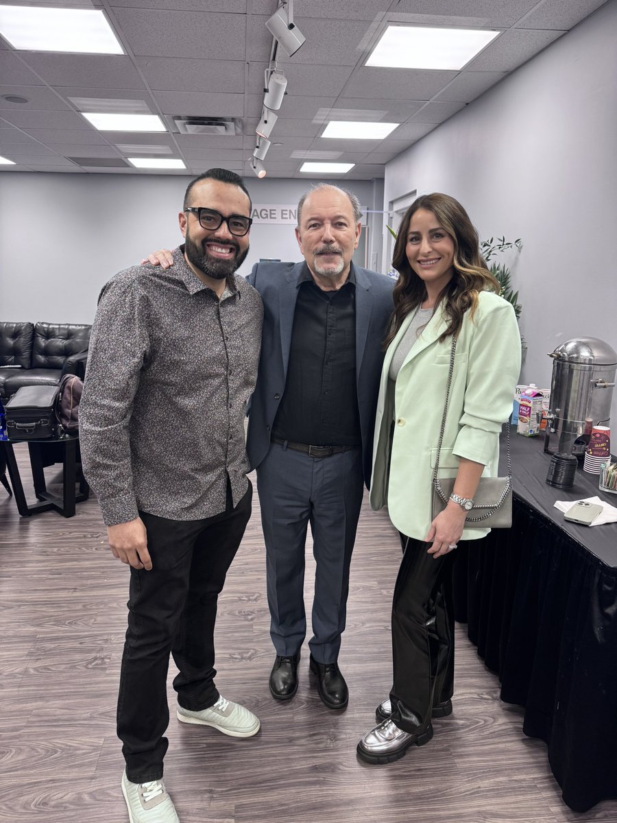 Ozzie (@oguillenjr) on Twitter photo Afortunado de tener héroes como amigos. Una de las mentes más especiales del mundo y de América Latina. El Maestro <a href="/rubenblades/">Rubén Blades</a> <a href="/GuillensWorld/">The Guillen Grid</a> <a href="/OzzieGuillenFND/">Ozzie Guillen FNDN</a> Afortunado de tener héroes como amigos. Una de las mentes más especiales del mundo y de América Latina. El Maestro <a href="/rubenblades/">Rubén Blades</a> <a href="/GuillensWorld/">The Guillen Grid</a> <a href="/OzzieGuillenFND/">Ozzie Guillen FNDN</a>