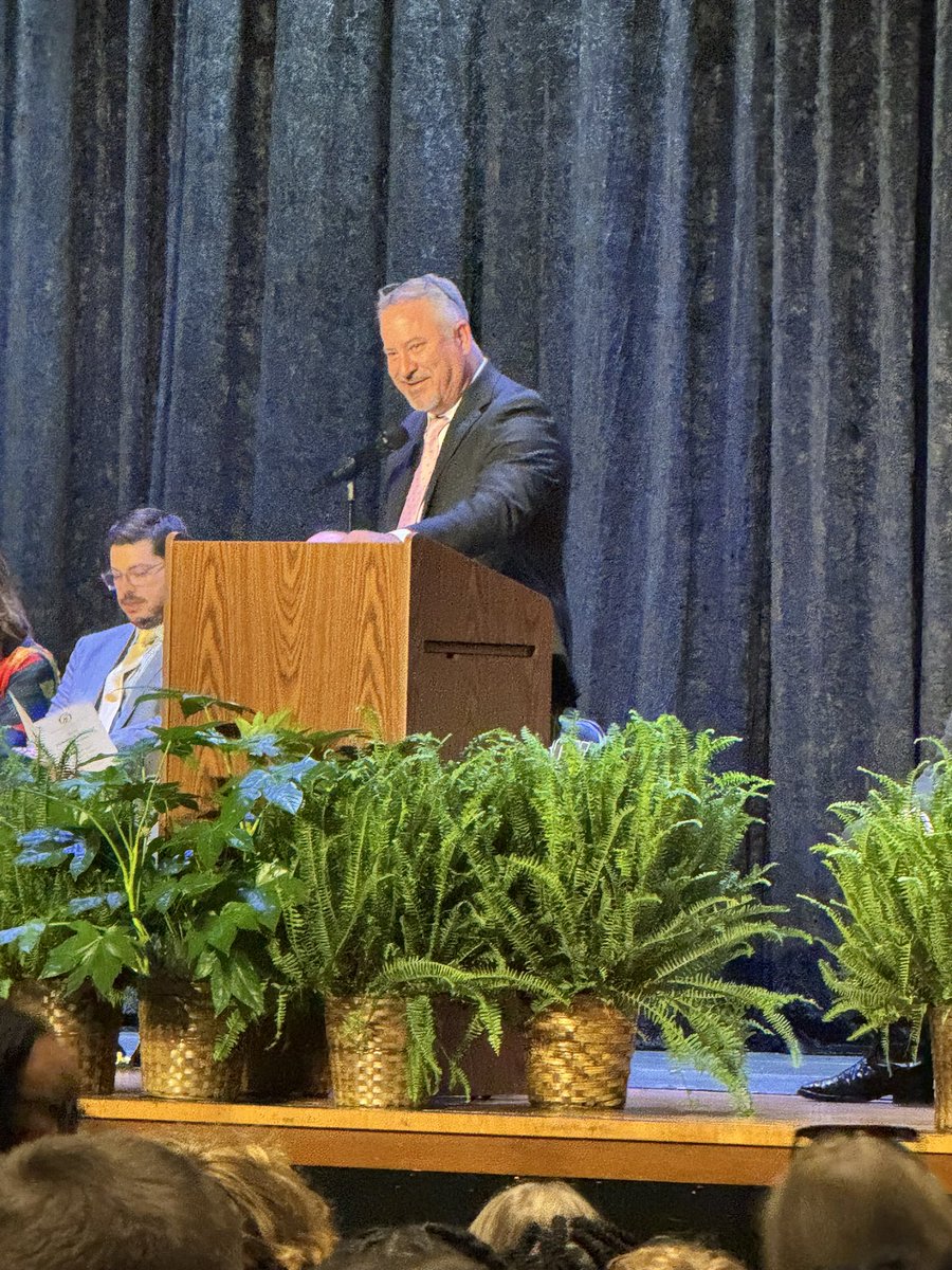 Super proud of our Pathways High School Class of 2025! 
Way to go, graduates!
🎓💛🐝🖤🎓