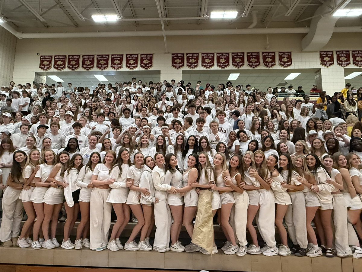 How a year goes by… The #CrimsonFamily gathered together for one last time in 2024-25!

#FearTheLeaf 🍁