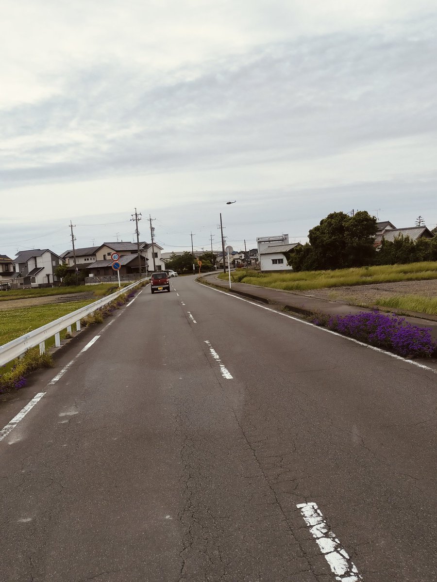 Tealeaf1188's tweet photo. おはようございます
静浜基地にUH-1ご来場
小っさ(笑)
ぎり間に合わなかったです
続いてのUH-60が来ません…
明日の輸送機を心待ちにしております
#静浜基地
#入間基地
#UH_1
#C_2
#C_130H https://t.co/OqmAB4PzPp