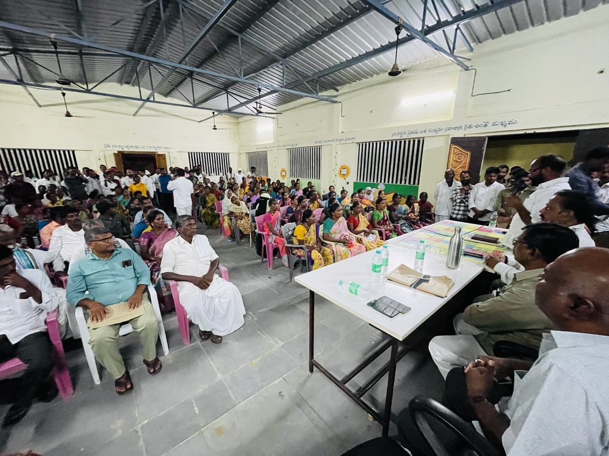 T Ram Mohan Reddy (@trammohanredd12) on Twitter photo పరిగి నియోజకవర్గం గండిడ్ మండల కేంద్రంలోని రైతు వేదికలో మండలంలోని పలు గ్రామాలకు చెందిన 288 ఇందిరమ్మ ఇళ్ల ప్రొసీడింగ్ కాపీలను లబ్ధిదారులకు స్థానిక నాయకులు,అధికారులతో కలిసి అందజేయడం జరిగింది.
<a href="/INCTelangana/">Telangana Congress</a> <a href="/UttamINC/">Uttam Kumar Reddy</a> <a href="/INC_Ponguleti/">Ponguleti Srinivasa Reddy</a> <a href="/TelanganaCMO/">Telangana CMO</a>
#Indhirarammaillu #Parigirising పరిగి నియోజకవర్గం గండిడ్ మండల కేంద్రంలోని రైతు వేదికలో మండలంలోని పలు గ్రామాలకు చెందిన 288 ఇందిరమ్మ ఇళ్ల ప్రొసీడింగ్ కాపీలను లబ్ధిదారులకు స్థానిక నాయకులు,అధికారులతో కలిసి అందజేయడం జరిగింది.
<a href="/INCTelangana/">Telangana Congress</a> <a href="/UttamINC/">Uttam Kumar Reddy</a> <a href="/INC_Ponguleti/">Ponguleti Srinivasa Reddy</a> <a href="/TelanganaCMO/">Telangana CMO</a>
#Indhirarammaillu #Parigirising