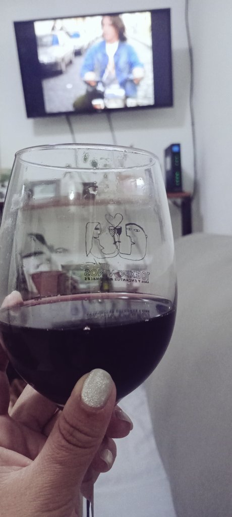 SoloM4y's tweet photo. Viernes de lluvia, cenita calentita y un vinito que más pedir 🍲🍷 https://t.co/Oy6UJWs36j