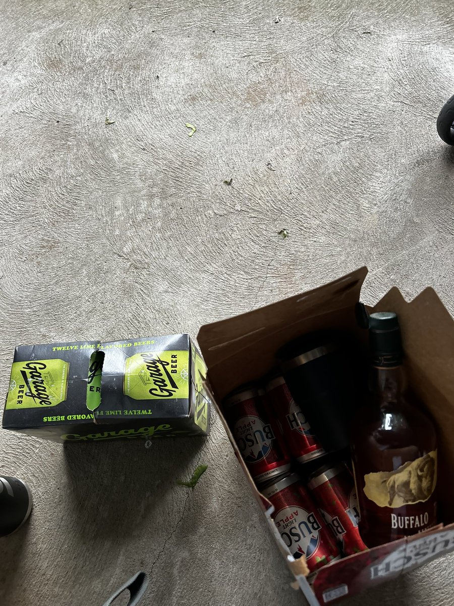 slamclam69's tweet photo. Hootin n Tootin #LakeWeekend https://t.co/LfyEbRB2eY