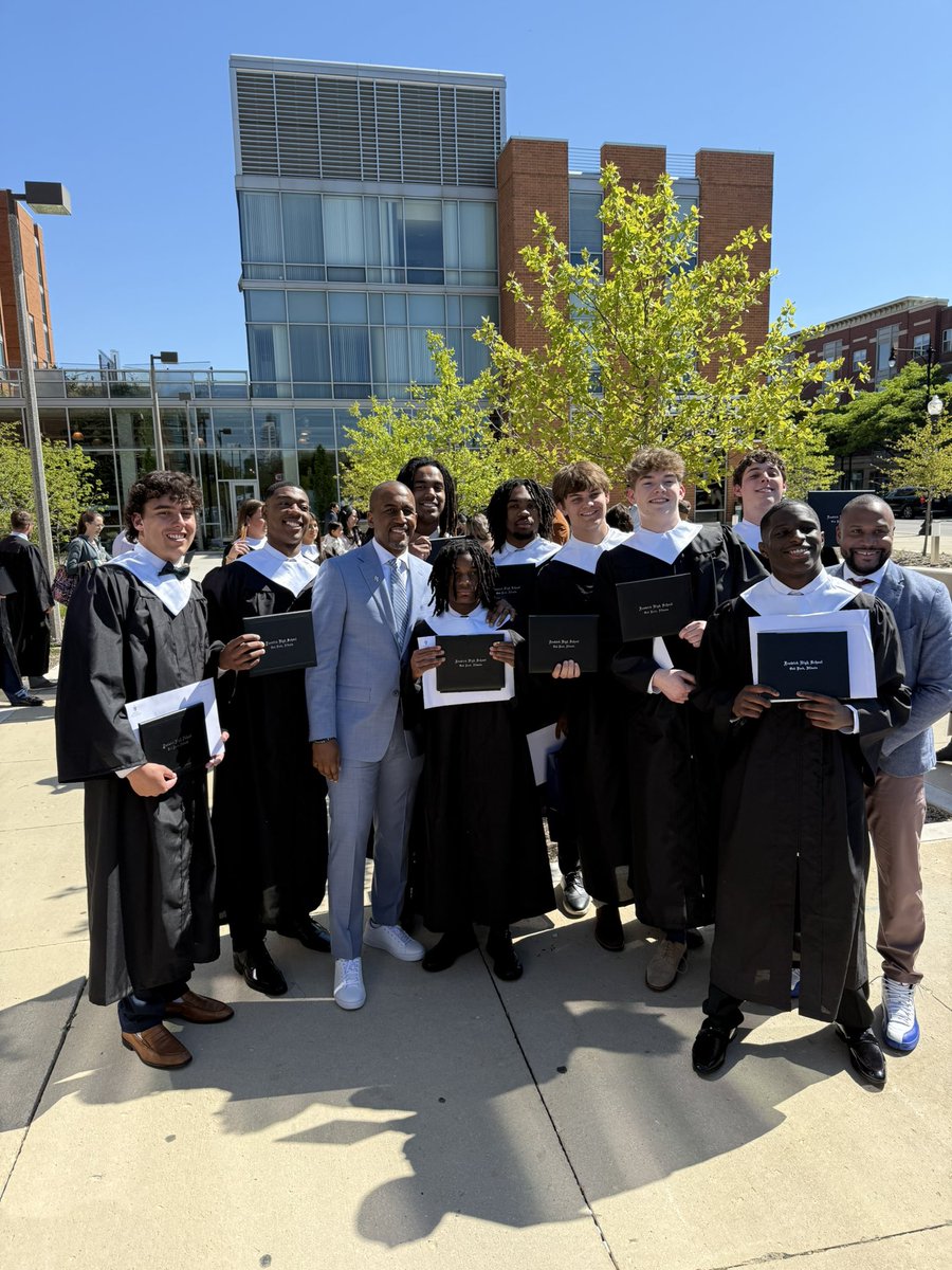 My seniors. Super proud of you guys! The bond, the brotherhood. Your lives have changed forever. This is what it’s all about! Congratulations Fenwick grads class of 2025! Great day to be a Friar!
