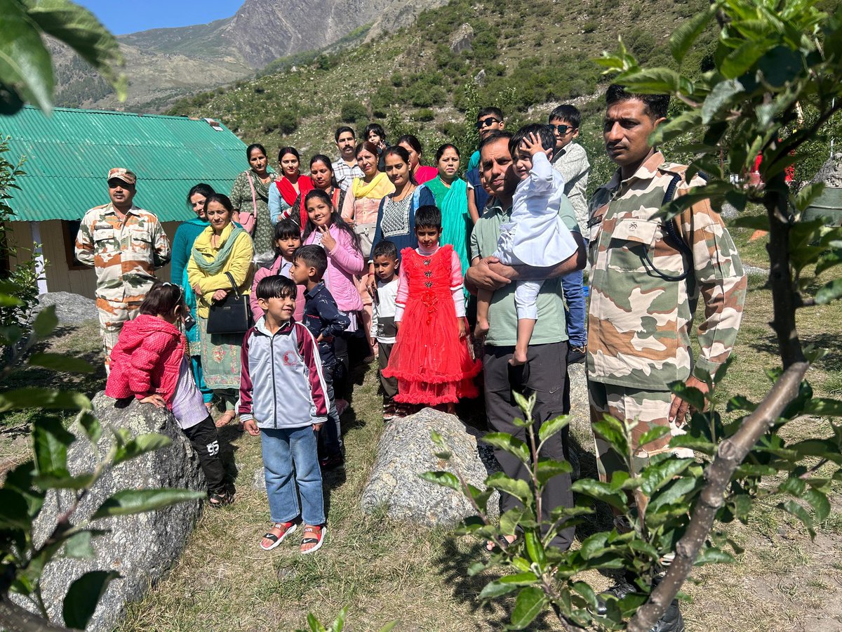 12वीं वाहिनी #ITBP, मातली द्वारा गंगोत्री धाम (उत्तरकाशी, उत्तराखंड) में हिमवीर परिवारों के लिए आध्यात्मिक यात्रा का आयोजन किया गया, जिसमें #HWWA सदस्याओं एवं बच्चों ने उत्साह के साथ भाग लिया।
#Himveers 
#SpiritualJourney