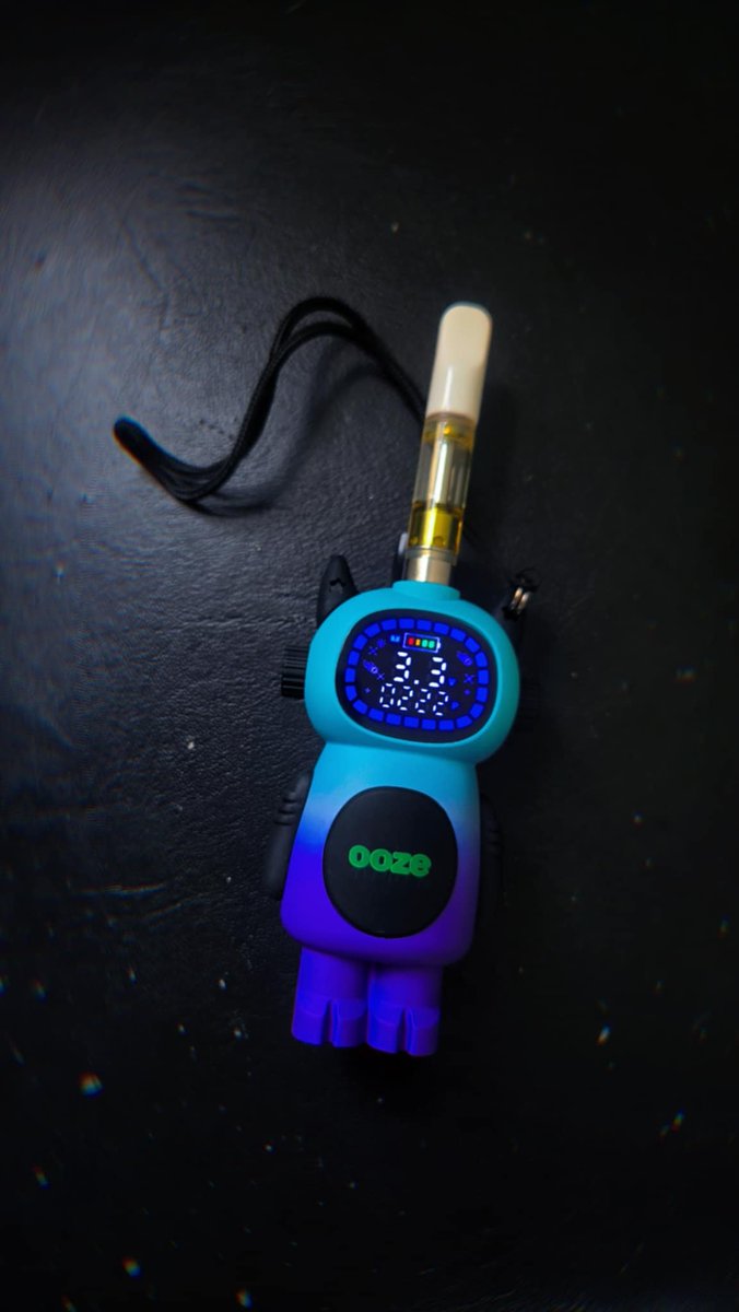 My portable puff partner ✨
All hail our <a href="/oozelife/">OozeLife</a> 🤖 overlordss #oozelife