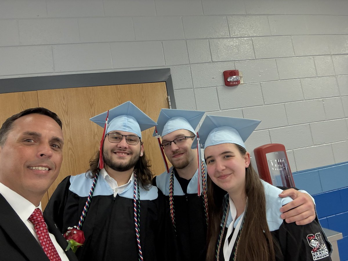 barrydlee1's tweet image. That’s a wrap @CaseyCoSchools ! 🎓 The Graduation Class of 2025 has officially crossed the stage, &amp;amp; another school year has come to a close.
Here’s to growth, learning, &amp;amp; new beginnings.
Thank you, &amp;amp; God bless! 🙏💙
#ClassOf2025 #CaseyCountyPride #smalltownlife #ThankYouTeachers