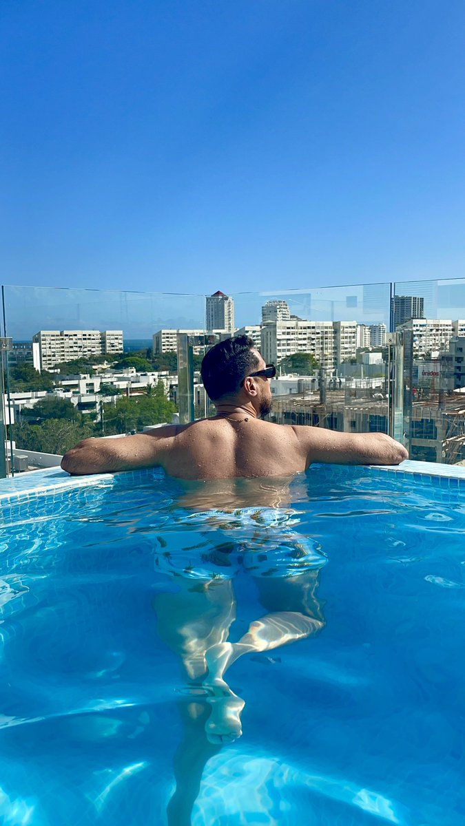 LDanielSalazar's tweet photo. Disfrutando del View 😻 https://t.co/IhpIXzj6hZ