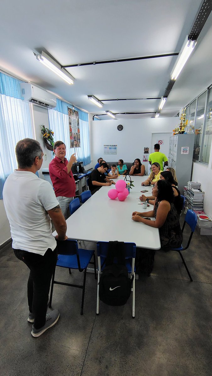 Visita e fiscalização de escolas municipais.
Toda semana. Hoje na Alvorada.
Prefeitura precisa valorizar os professores e está na hora de construir escolas novas. Duas escolas de hoje estão em instalações alugadas. Mas são mais de 100 nesta situação.
