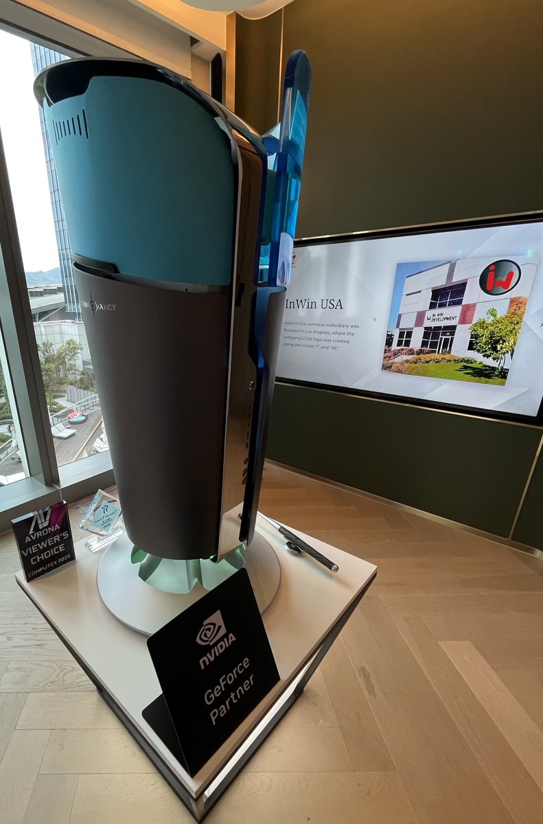 DMC_DDPS's tweet photo. Computex 2025！

日頃DDPSで製品を活用させていただいているInwin社やDynatron社の方々と直接お話しでき、貴重な機会となりました！ https://t.co/ghTfl3ETh6