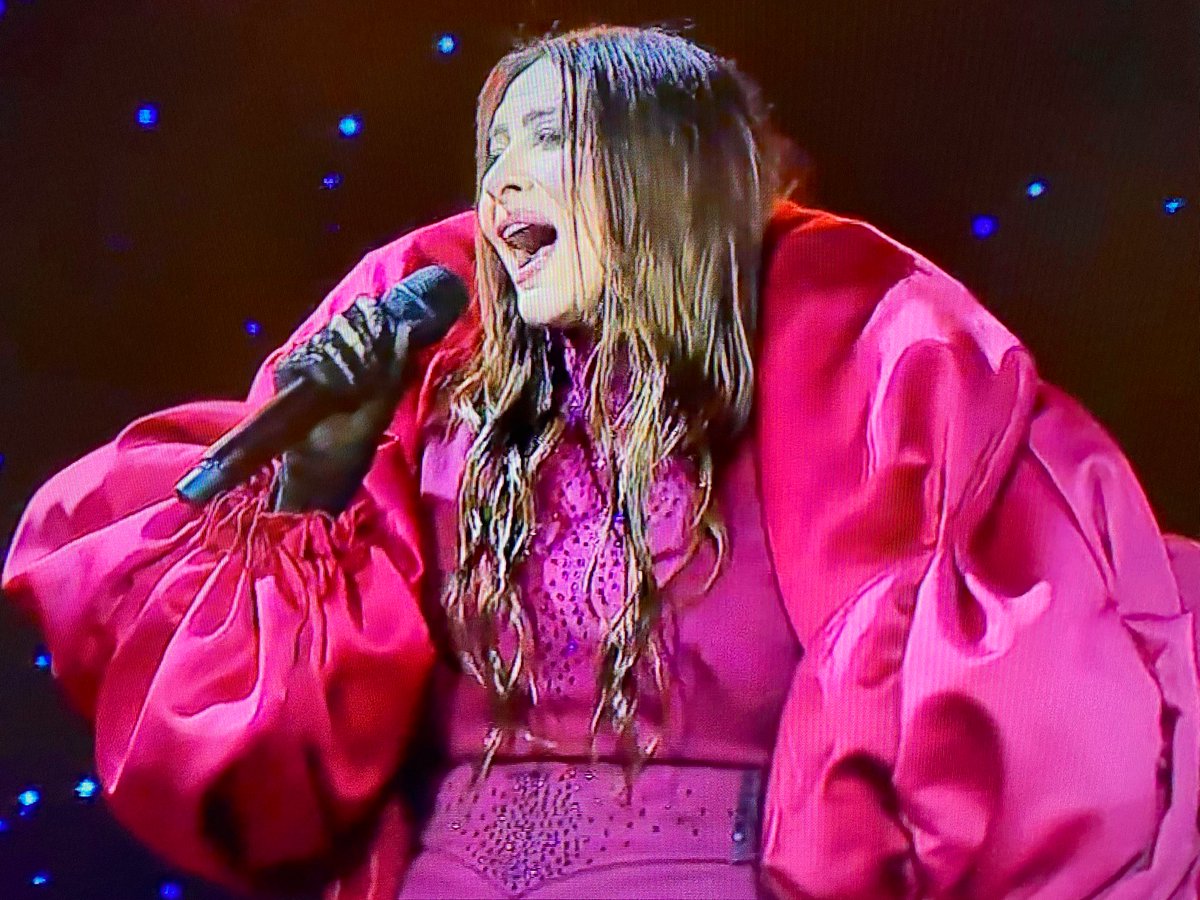 belusozuniga's tweet image. AHORA: Myriam Hernández se presenta en el Estadio Nacional y hace historia al ser la primera cantante femenina nacional en dar un concierto en el recinto.
#MyriamHernandez #Chile
(Img: Chv)