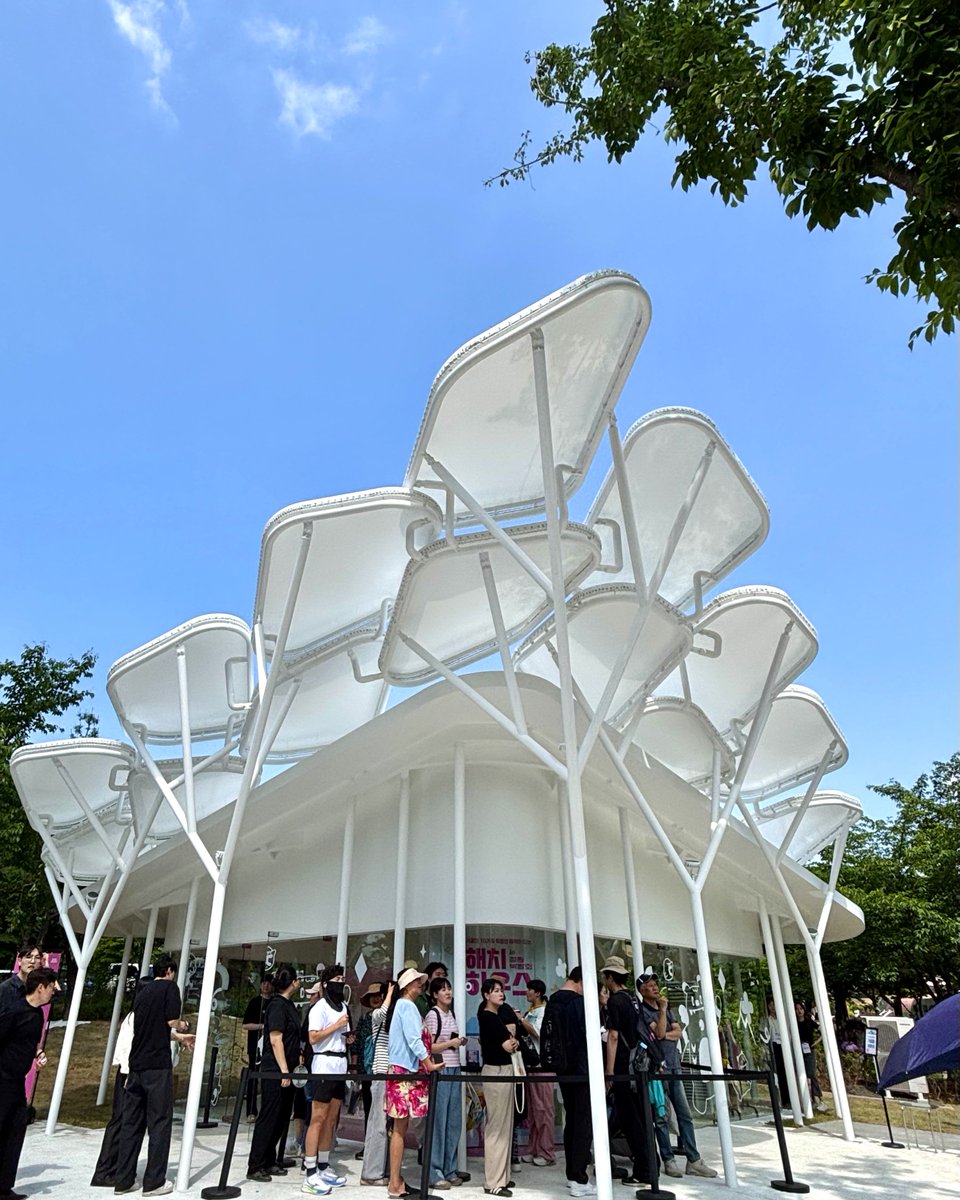 Seoul_gov's tweet photo. Did you discover Seoul’s unique charm at the #HechiHouse? 🔍
Last Thursday, the 2025 Seoul International Garden Show officially opened! 🌹
Visitors can find Seoul’s beloved mascot, #Hechi, throughout the venue 💖
🔗More : https://t.co/DygnmfjdIH https://t.co/4EibvKzEFN