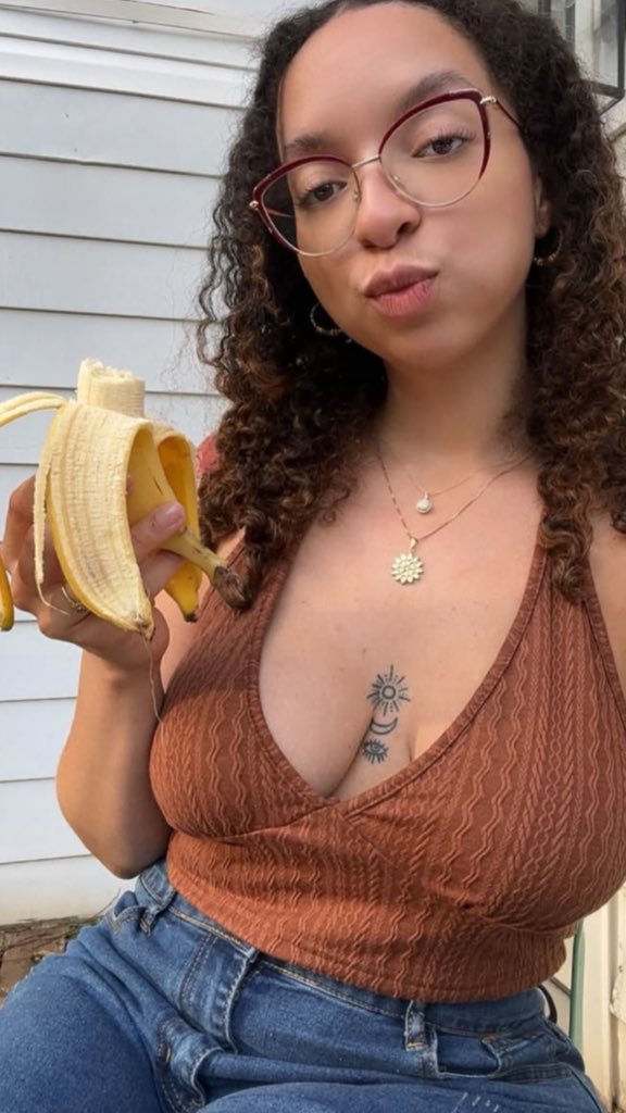 zarianaal's tweet image. like rt pour la video 🍌🫦