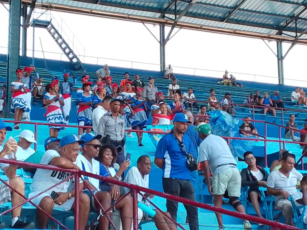 MayteVigoa70's tweet photo. Los #AzulesDeCorazon hoy en el Estadio Latinoamericano, en el enfrentamiento entre #Industriales y Ciego de Ávila.
#LaHabanaViveEnMí https://t.co/3Kr8WrpDjy