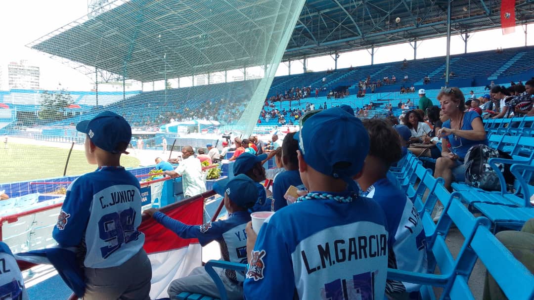 MayteVigoa70's tweet photo. Los #AzulesDeCorazon hoy en el Estadio Latinoamericano, en el enfrentamiento entre #Industriales y Ciego de Ávila.
#LaHabanaViveEnMí https://t.co/3Kr8WrpDjy