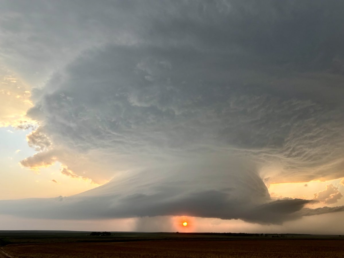 Supercell approaching Chivington, Colorado going crazy! Incredible structure! #cowx