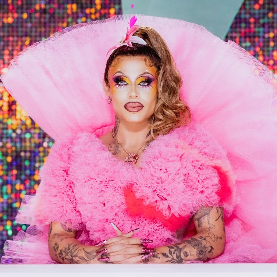 VEM AÍ! Novidades da 2ª temporada de Drag Race Brasil serão divulgadas em breve. #DragRaceBR