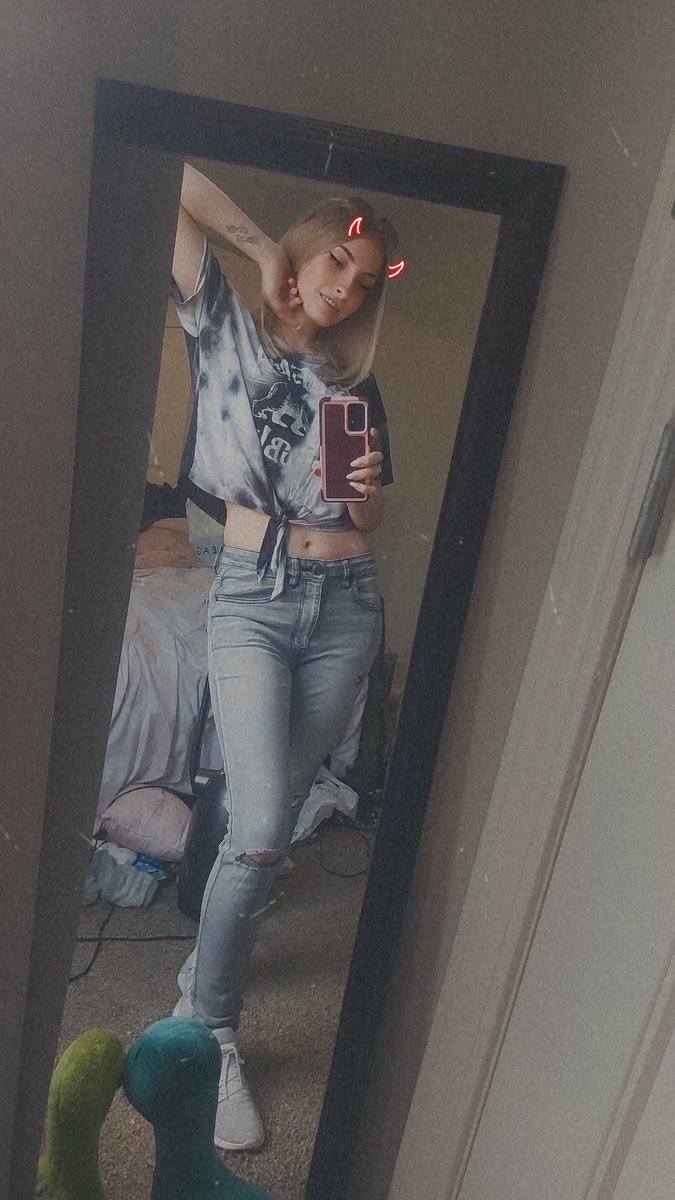 FLOURIDEINTHEHARDSELTZERWATER🖤🤍