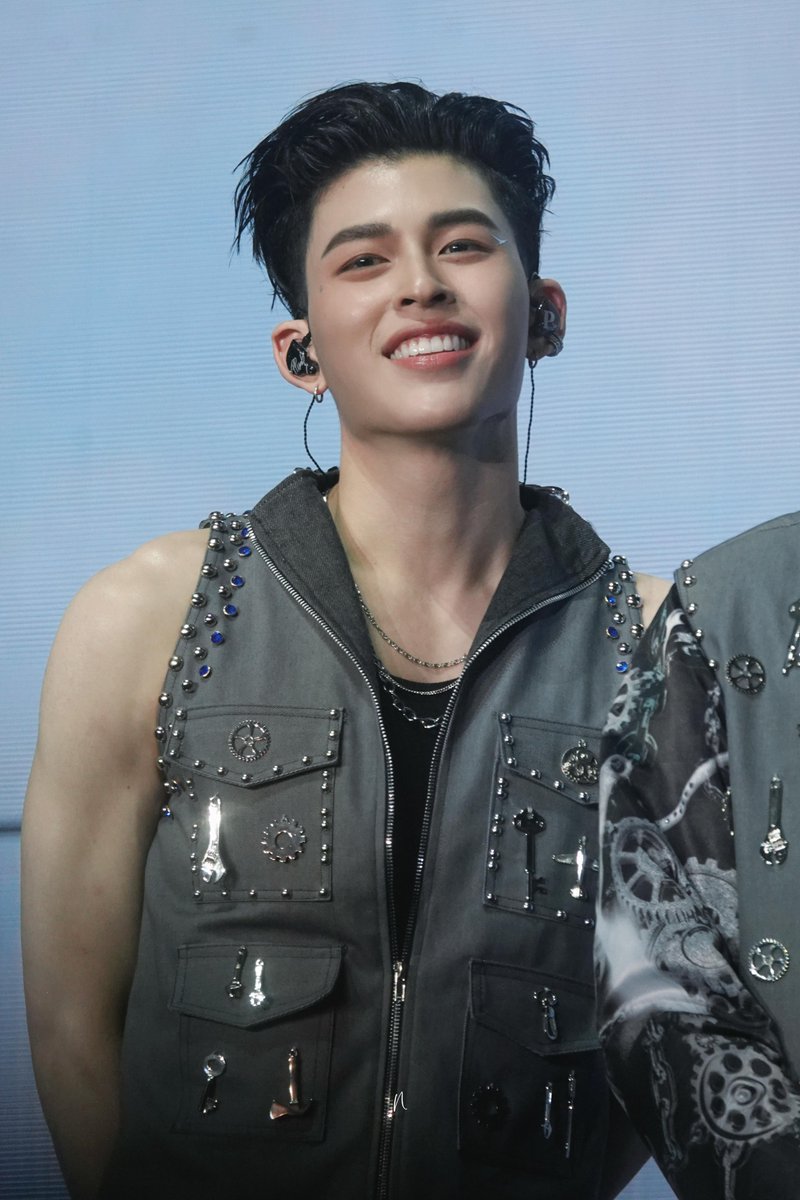 big👶🏻

PONDPHUWIN LOVEMOSPHERE D2
#LOLFanFest2025D2
#ppnaravit