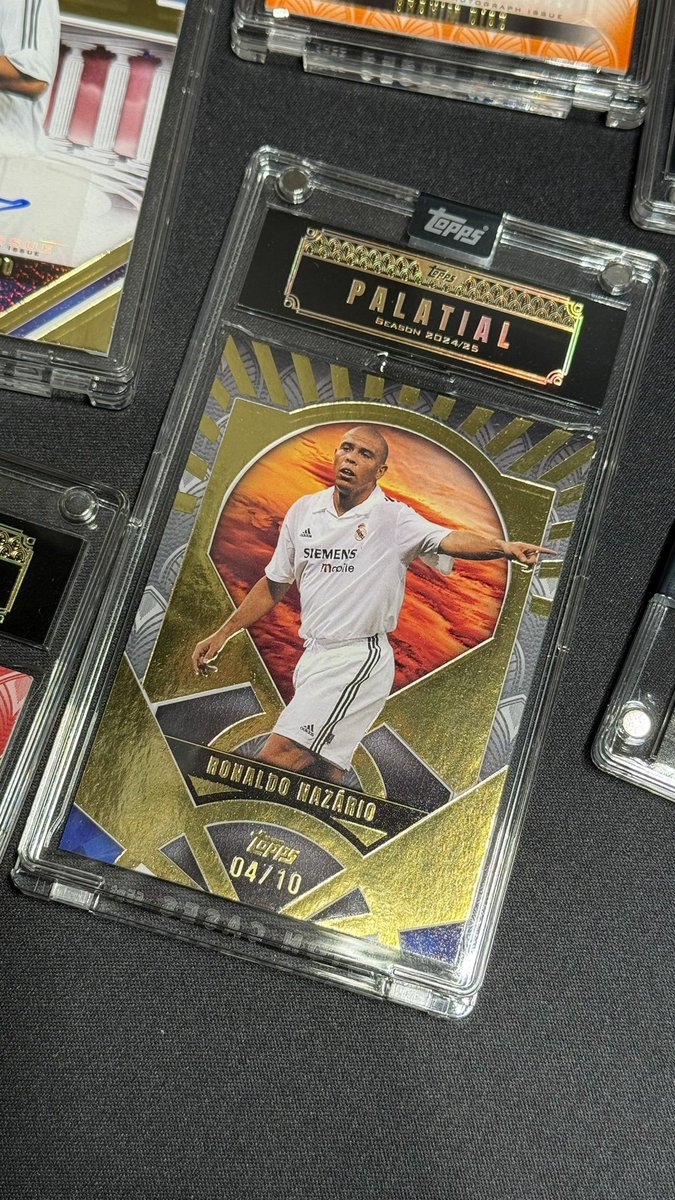 joangamelife's tweet image. #palatial #realmadrid #cardcollector #topps #toppspalatial #ronaldo #xabi #cannavano #kaka 

2 boxes 🔥🔥🔥 Thanks @CardHobbyOF