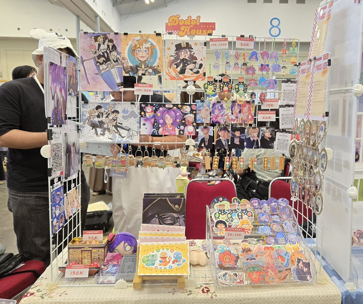 syaranexx's tweet image. Come visit our booth guyss!! ✨️🌱