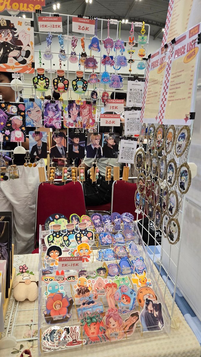 syaranexx's tweet image. Come visit our booth guyss!! ✨️🌱