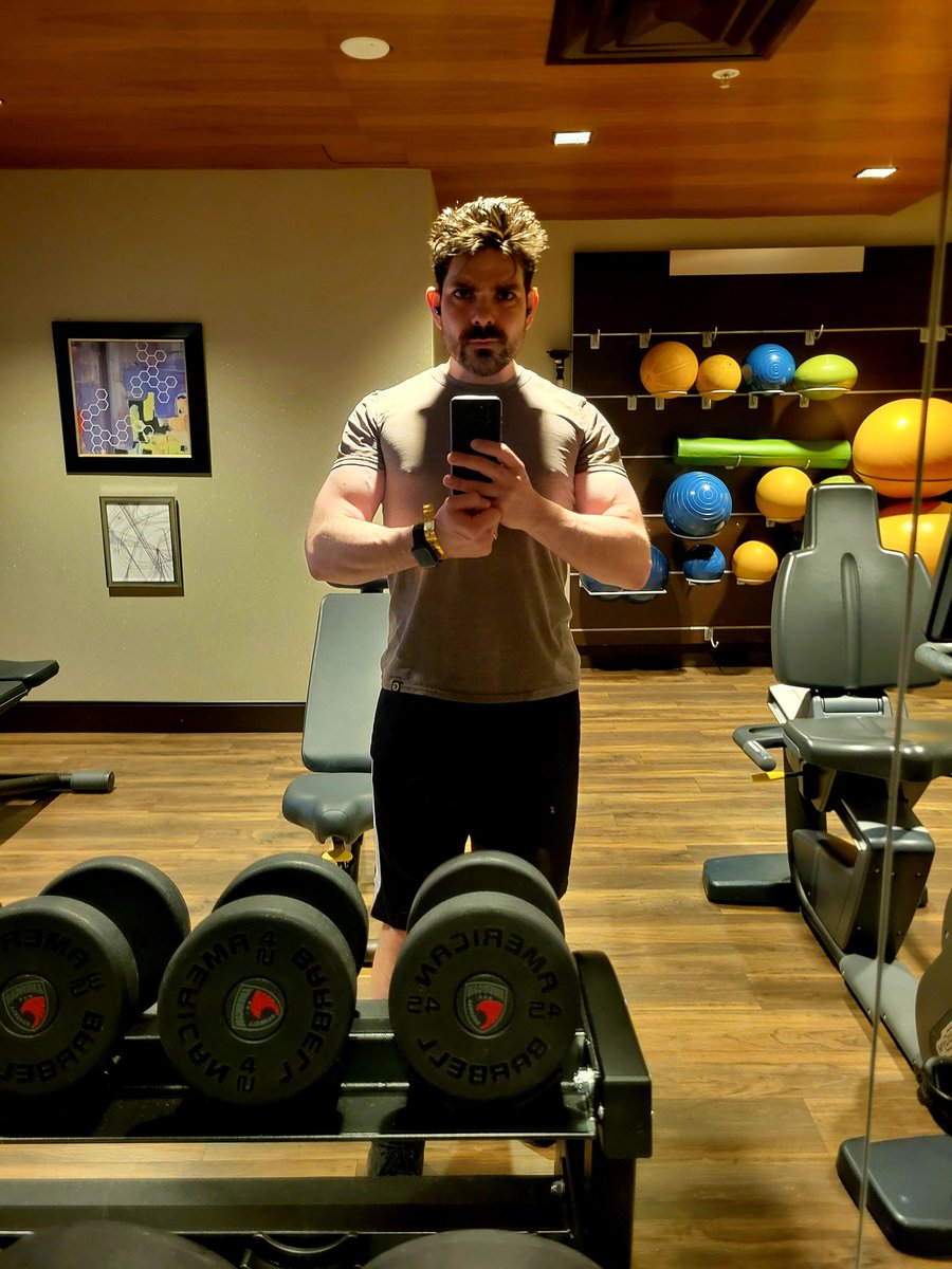 Did some interview content at #DreamHackDallas today, and now I'm getting that pump in before tomorrow's Stadium Showmatch! Soooooo, READY! 🔥