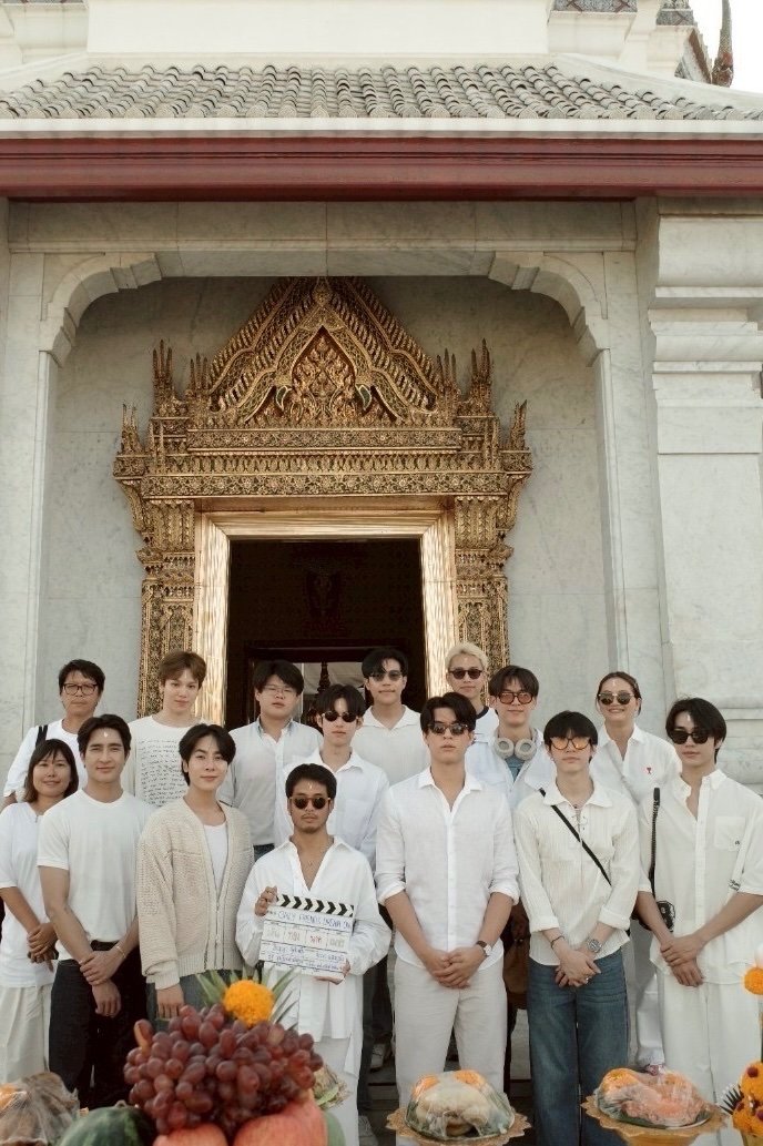 frankk_bl6's tweet photo. ‼️ Noticias BL Tailandia ‼️🗞️
✨ ¡Se llevo a cabo a ceremonia de bendición para el más esperado BL “#OnlyFriendsDreamOn”dando inicio a las Grabaciones! ✨
En esta segunda temporada de “Only Friends” las vidas entrelazadas de 6 personajes.
#NotiBL #JossGawin
#EarthMix #AouBoom https://t.co/t7apkjPbWc
