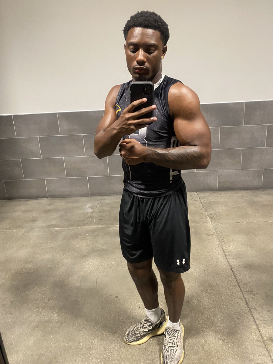iam_justinn6's tweet image. Love the weight room 💯 I practically live here y’all come get dawg who love to work on and off the field and in the classroom !!! #AGTG #Cornerback #Nickel