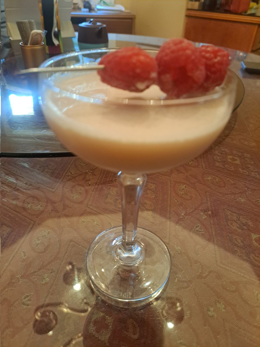 ThatMikotan's tweet photo. Had a lot of raspberries, so I made a Clover Club cocktail!

@cloverclubcos

#cocktail #cloverclub https://t.co/Vr4I2REh4I