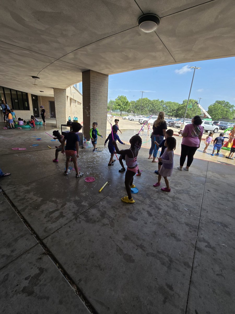 CFISDEmmott's tweet photo. PK Fun in the Sun day! ๐ Water, bubbles, and toys always makes things better! Thank you to the Pre-K team for spending the morning outdoors & adding summer fun to your day. Young learners celebrating on their way Kindergarten! #eaglepride #LaunchN2Learning #PathToAmazing https://t.co/TdtjAflavF