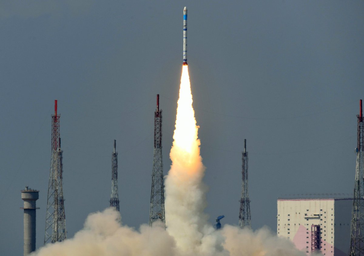 ISROSpaceflight's tweet image. The first operational launch of ISRO&apos;s SSLV rocket is tentatively scheduled to take place in Q4, 2025! 🚀

Before this, there have been 3 developmental flights of SSLV (D1, D2, &amp;amp; D3), of which all except D1 were successful.