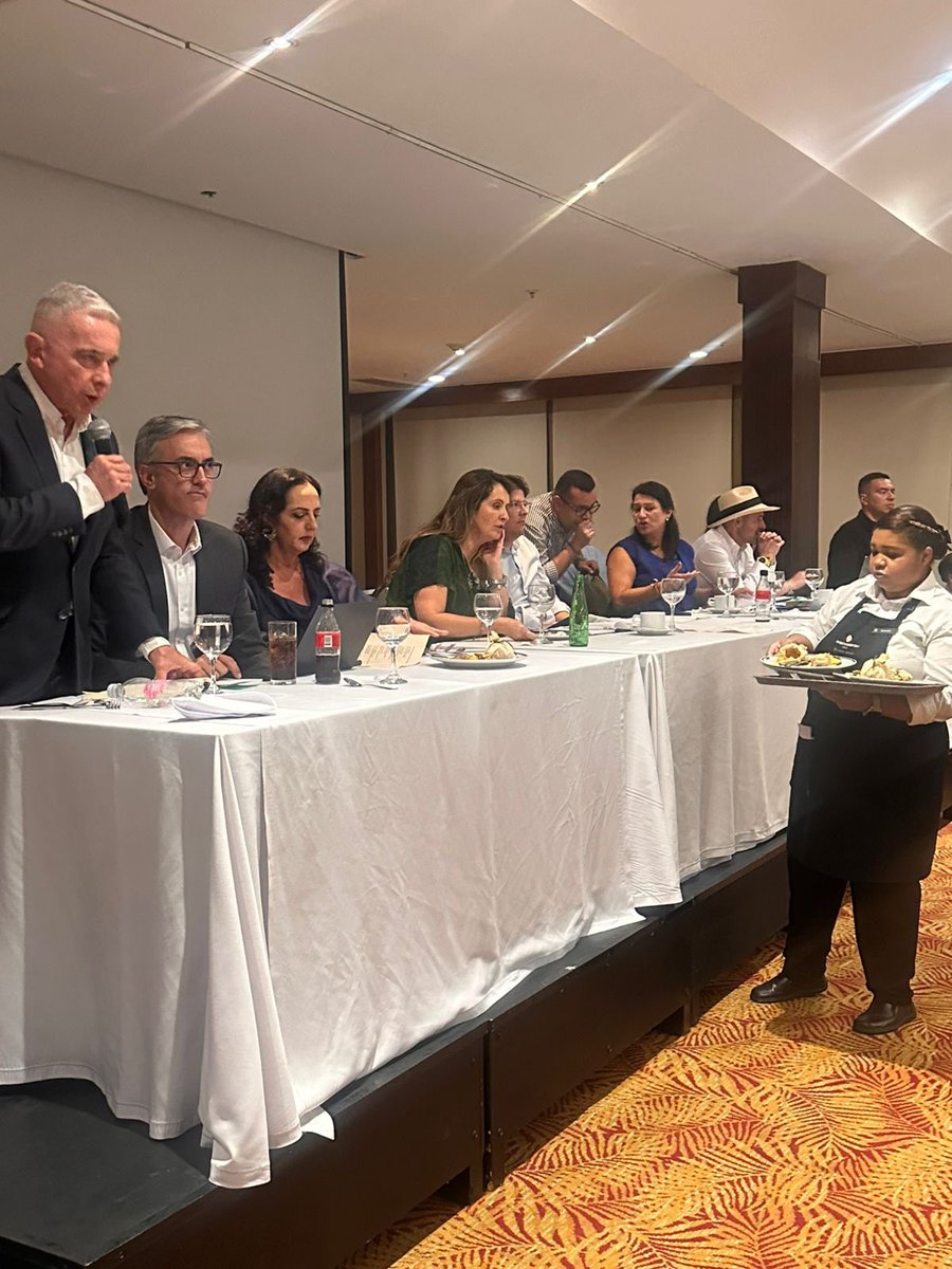 kikecabralesCD's tweet image. Hoy con empresarios en Cali, acompañamos a nuestros precandidatos y al presidente Uribe. Mañana los esperamos en el séptimo foro del @CeDemocratico para hablar sobre seguridad y paz. 🇨🇴🙌🏼
#seguridad #colombia #Cali #Uribe #KikeCabrales #EnElCorazón