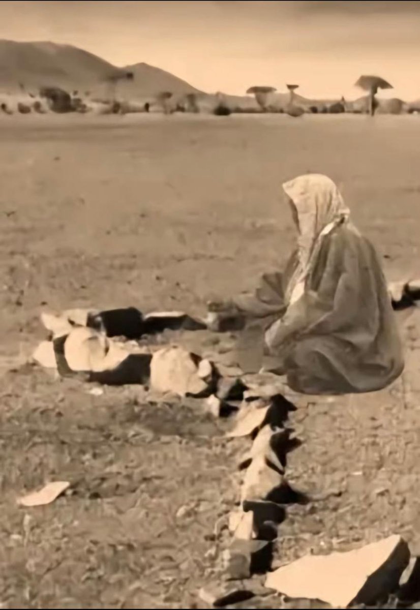 كان الصلاة بوقتها ماتصلى
         ماراح يفلح مهملٍ في صلاته

عمود للإسلام ماتنتخلى
         حتى لو المسلم وحيد بفلاته

     #سلمان٠الغيداني٠الحربي ✒️