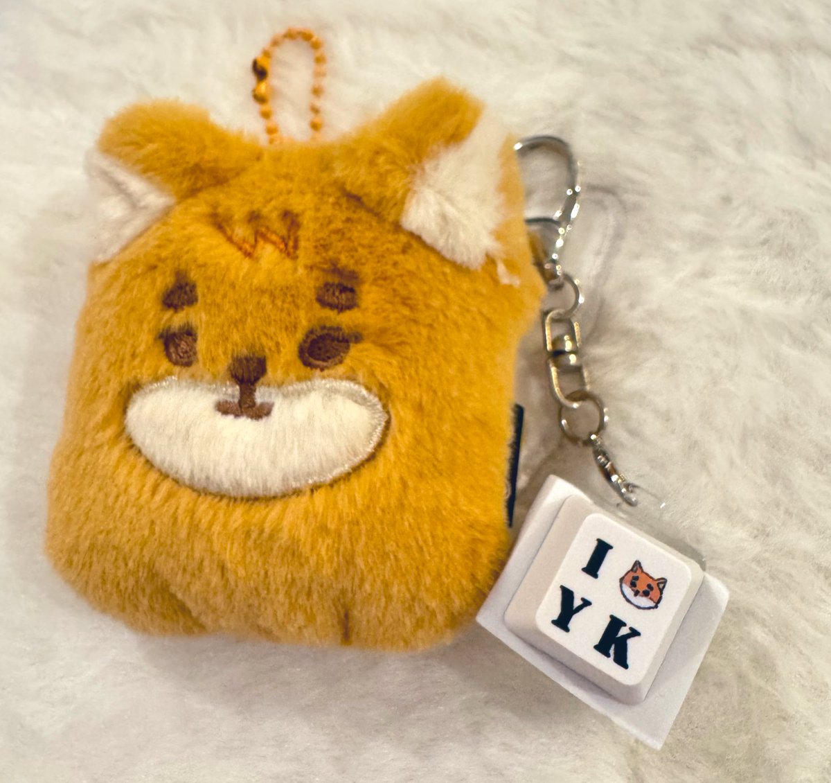 <a href="/memozpil/">mo</a> 

예뽀니 키링〰️🦊
사각턱 케랑 함께