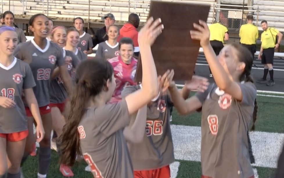 Channel1450com's tweet photo. Hoffman Scores Four Goals as Springfield High Wins Regional Title Over Rochester:
https://t.co/y77cUYOstL https://t.co/IhjNDOTdKw