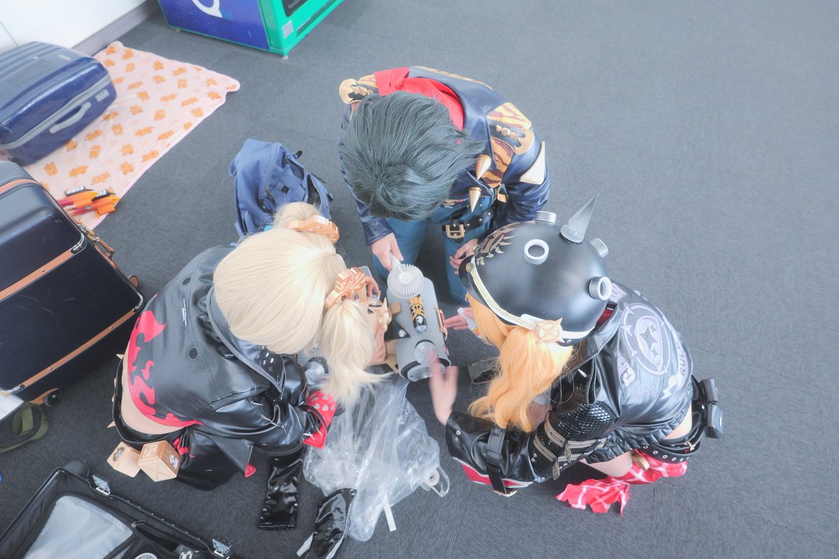 열심히 버니스 무기를 고치는 칼리돈타치