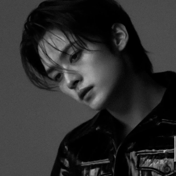 #minsung | Amén 🔞
Jisung solo quería pasar el semestre. Minho podía ayudarlo a pasar… si estaba dispuesto a ganárselo.