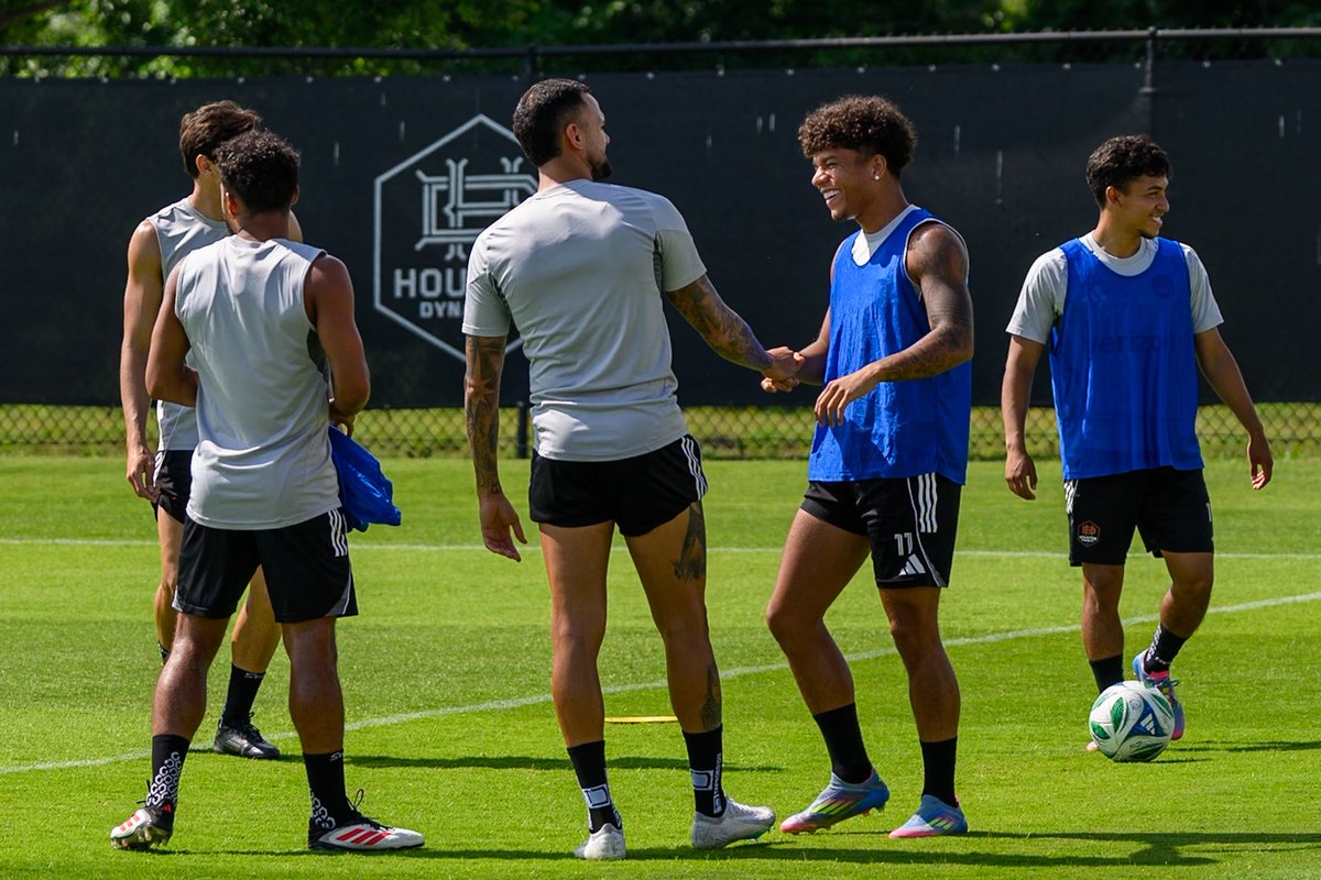 MsKriNT's tweet photo. Training ahead of this weekend @HoustonDynamo #houstondynamo #houstonsoccer #mls #foreverorange https://t.co/FJY8KMT48H